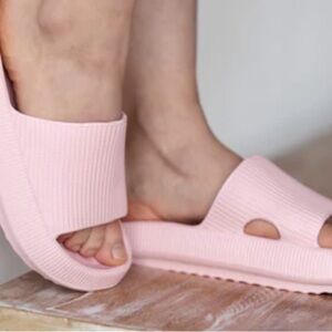 Women's Clouds Cushioned Slide Sandals in baby blue